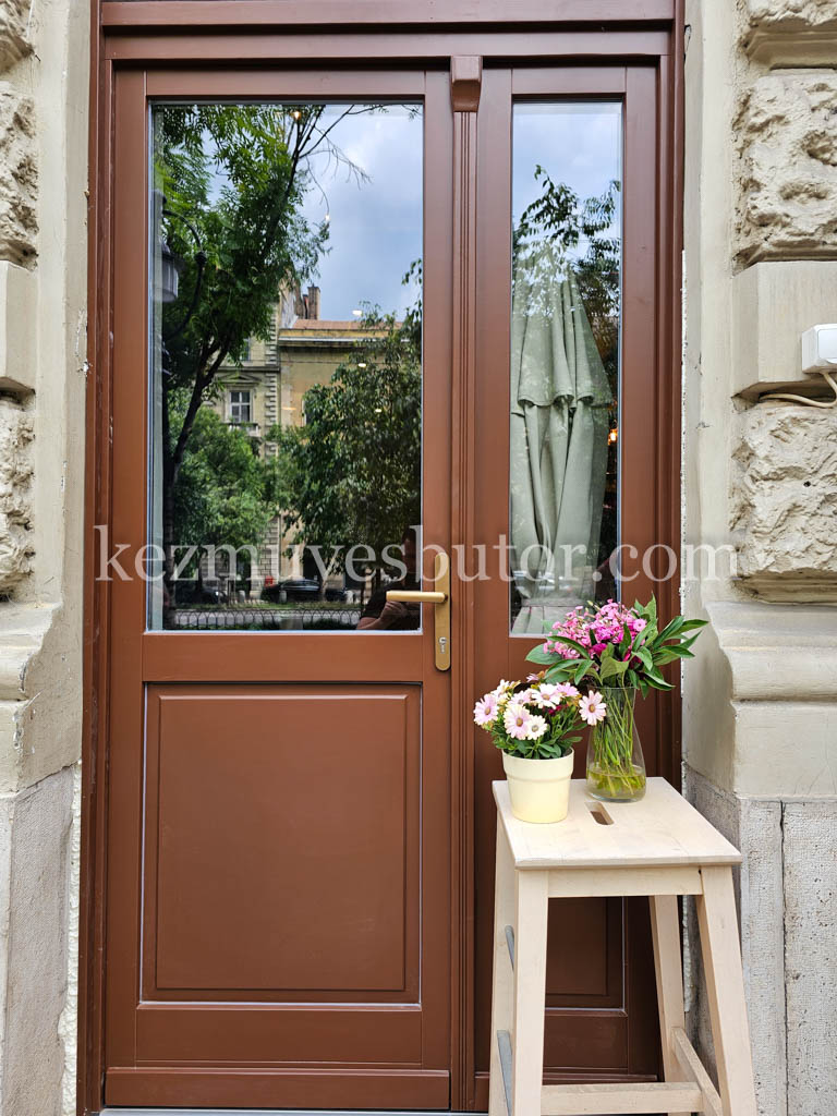 Andrássy úti üzlet bejárati ajtó Bejárati ajtó üzlethelyiséghez az Andrássy úton