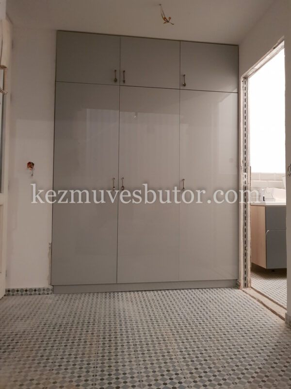 kép Beépített szekrény pvc fronttal