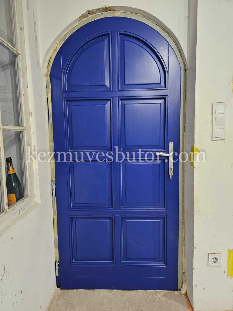 Bejárati ajtó íves kék