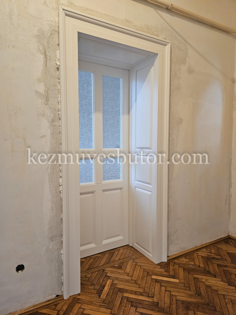 Beltéri ajtó belvárosi épület kép Beltéri ajtó belvárosi épület