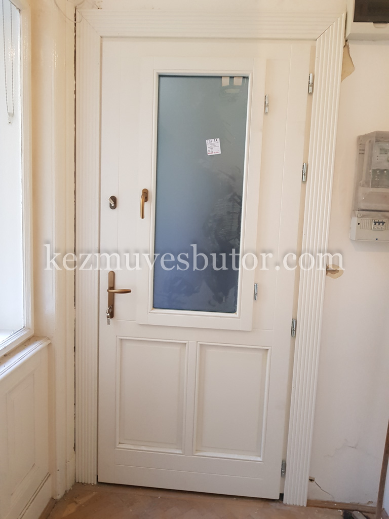 Belváros kisablakos bejárati ajtó belülről kép Belváros kisablakos bejárati ajtó belülről