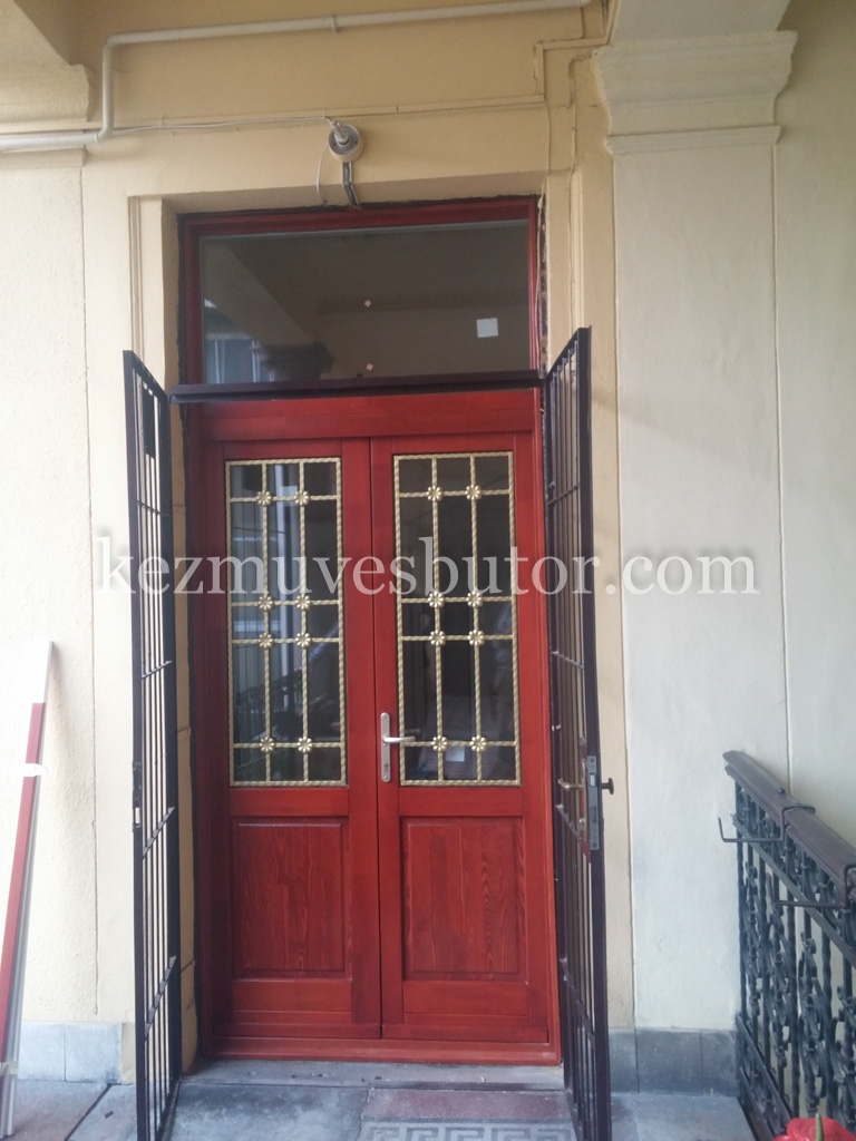 Belvárosi ajtó vasrácsokkal kép Belvárosi ajtó vasrácsokkal