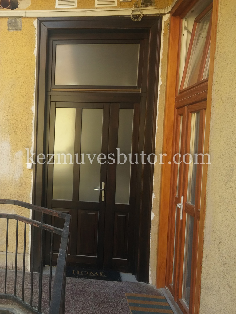 Belvárosi kétszárnyú fa bejárati ajtók kép Belvárosi kétszárnyú fa bejárati ajtók