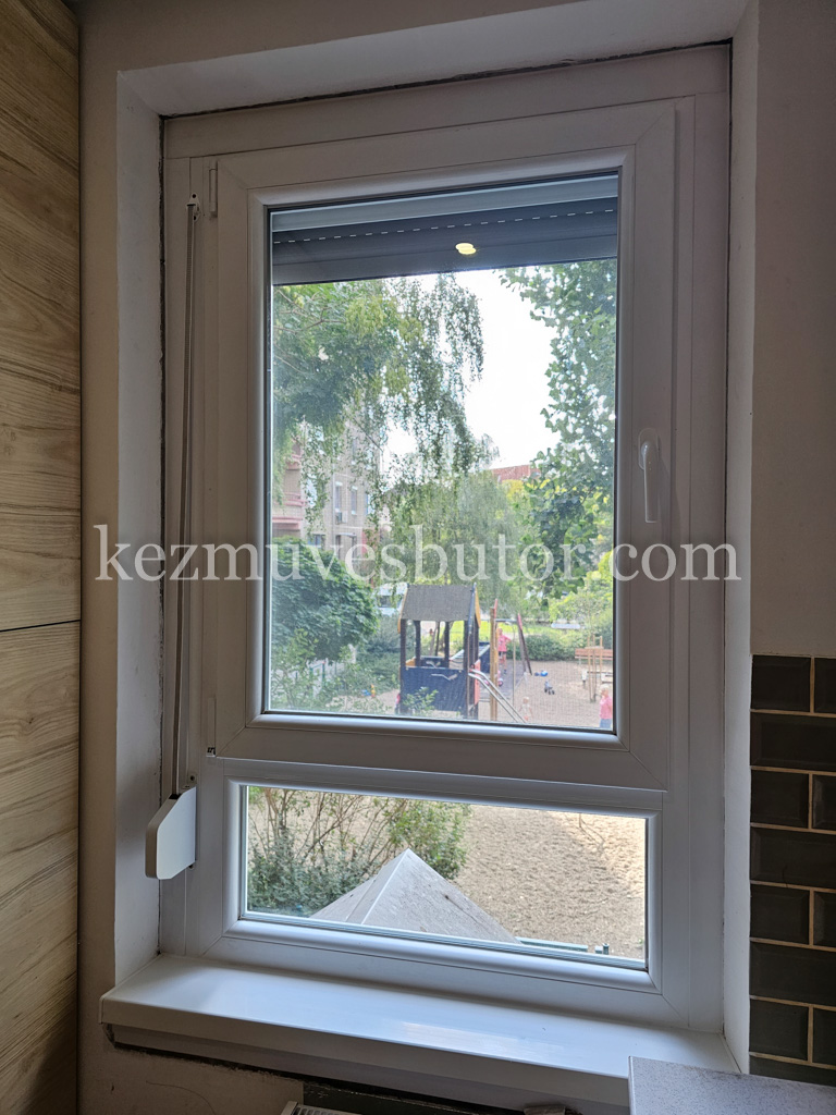 Bukó nyíló ablak fix üvegggel redőnnyel Káposztásmegyer