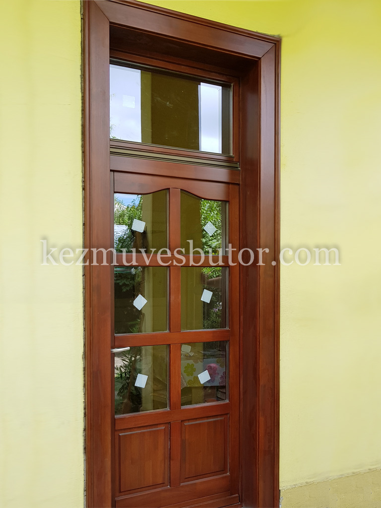 Egyedi fa bejárati ajtó felülvilágítóval kép Egyedi fa bejárati ajtó felülvilágítóval
