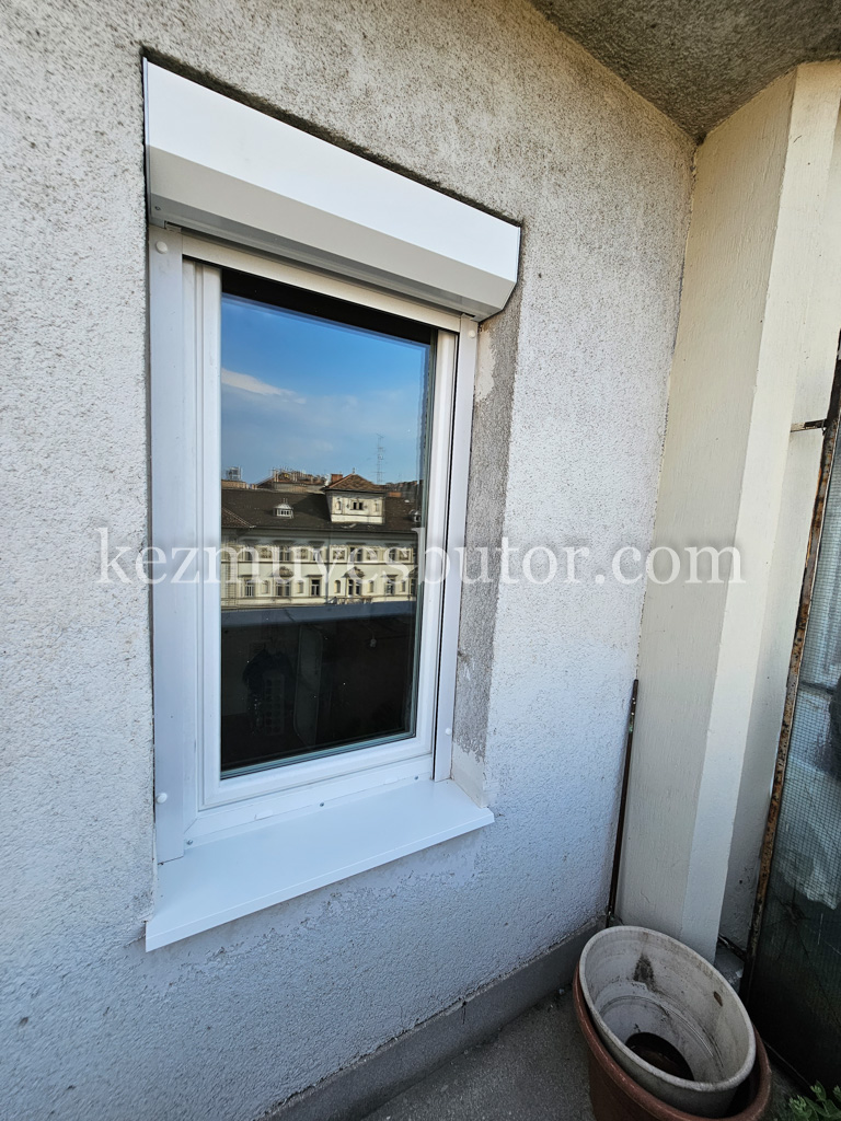 Erkélyablak visszajavítva Üllői