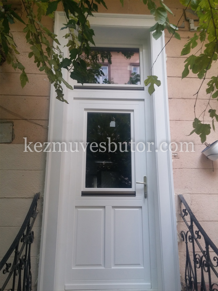 Fa bejárati ajtó nyitható ablakkal kép Fa bejárati ajtó nyitható ablakkal