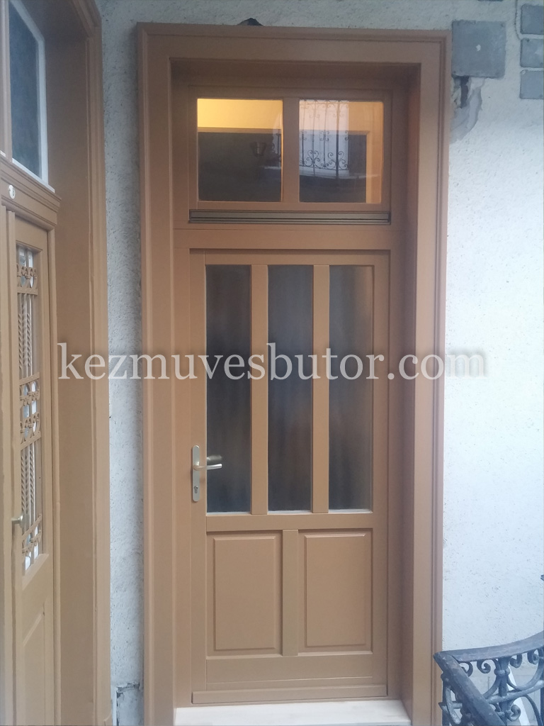 Fa bejárati ajtó nyitható felülvilágítóval kép Fa bejárati ajtó nyitható felülvilágítóval