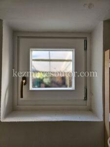 Fa fürdőszobai ablak bronz kilinccsel Fa ablak fürdőszobába bronz kilinccsel