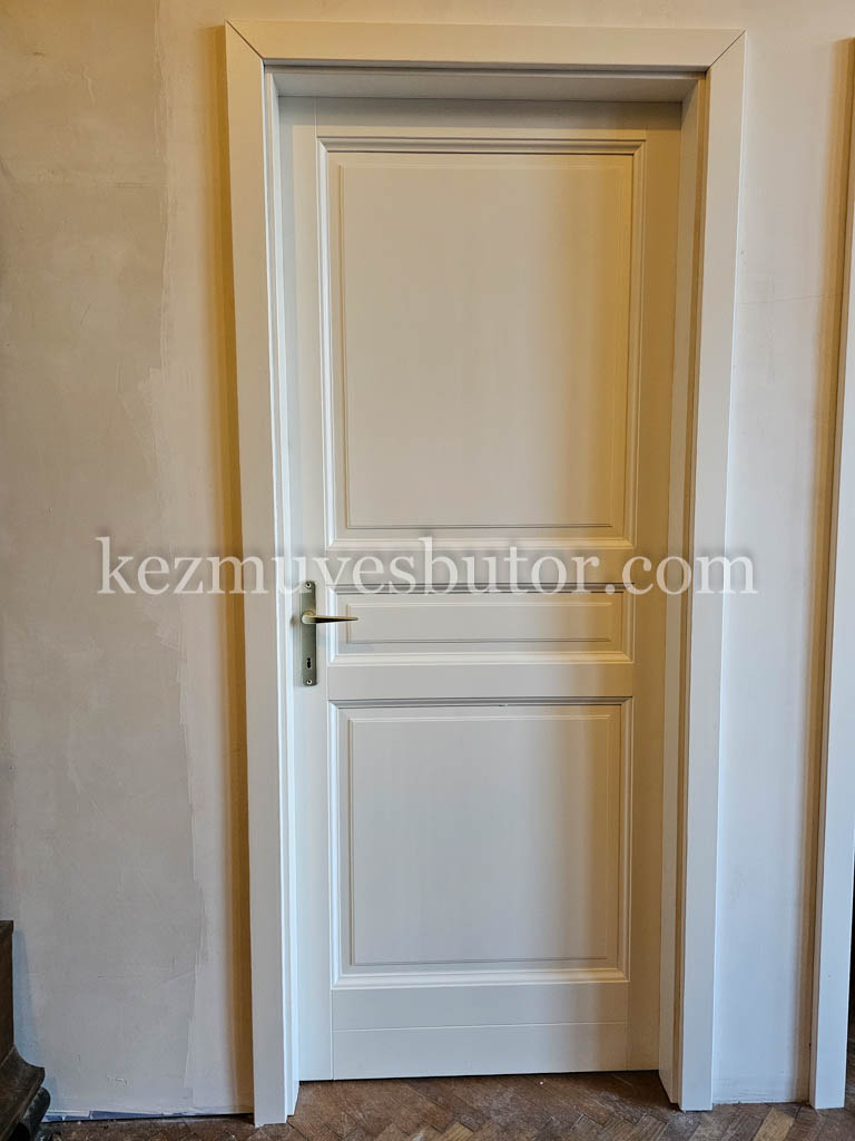 Fa három kazettás beltéri ajtó Három kazettás fa beltéri ajtó