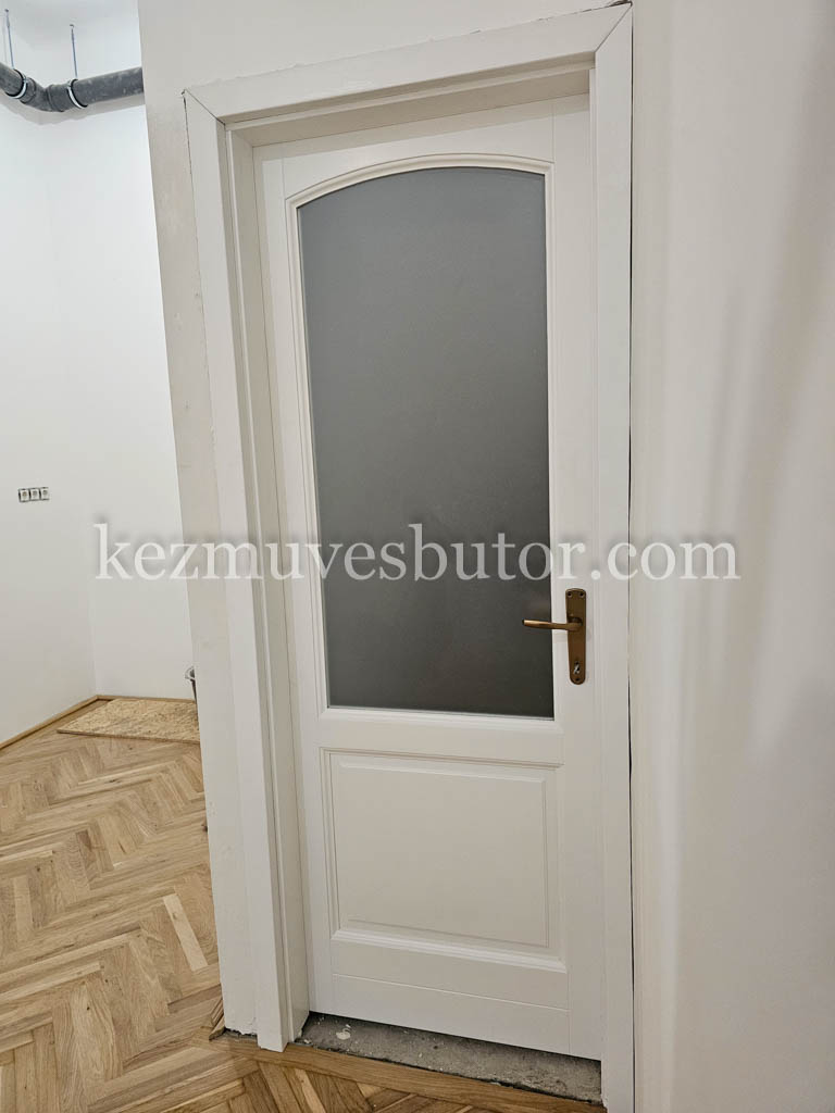 Fa íves beltéri ajtó fürdőszobára Íves tetejű fa beltéri ajtó fürdőszobába