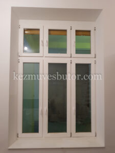 Fehér hőszigetelt fa ablak