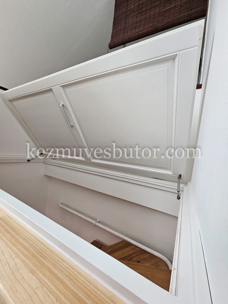 Felfelé nyíló ajtó kép Felfelé nyíló ajtó