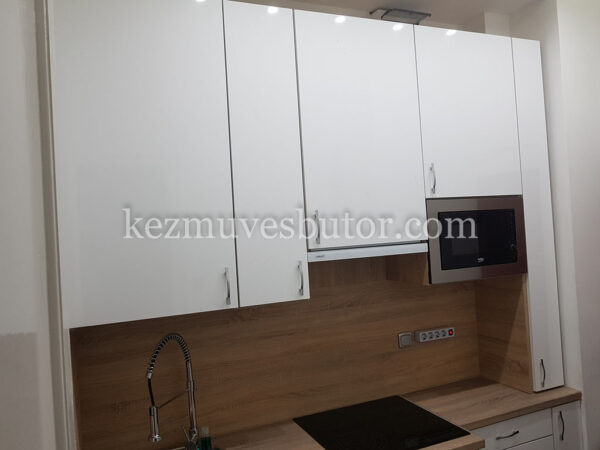 Felsőszekrénybe beépített mikró kép Felsőszekrénybe beépített mikró