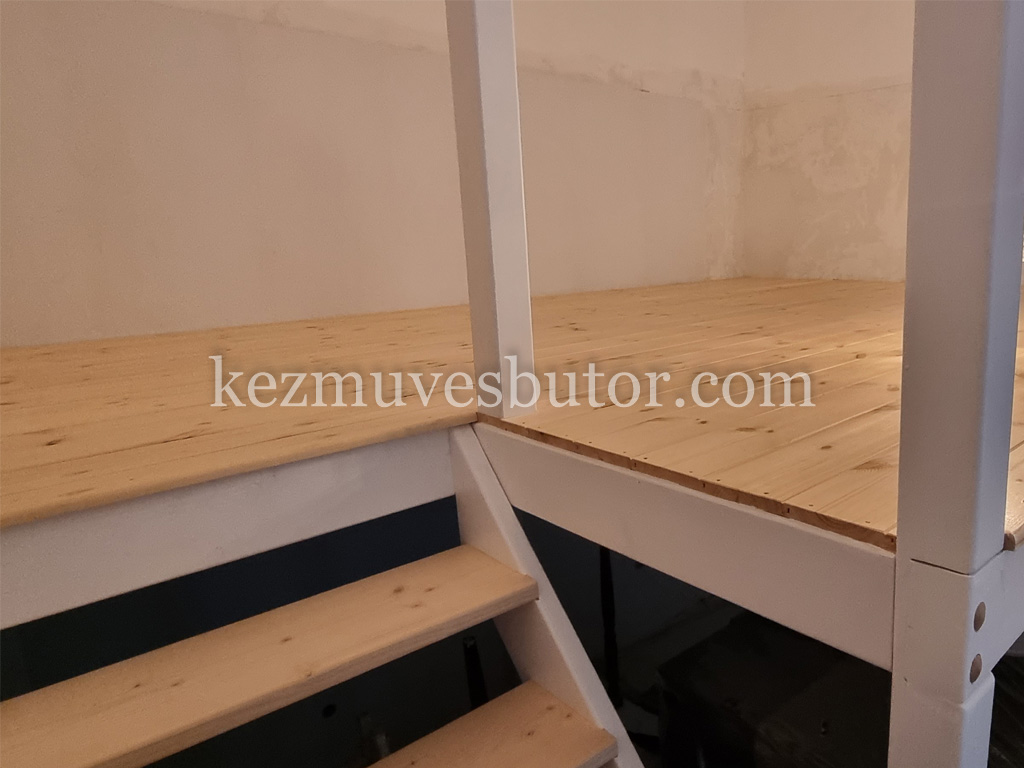 kép Fenyő galéria hajópadlóval