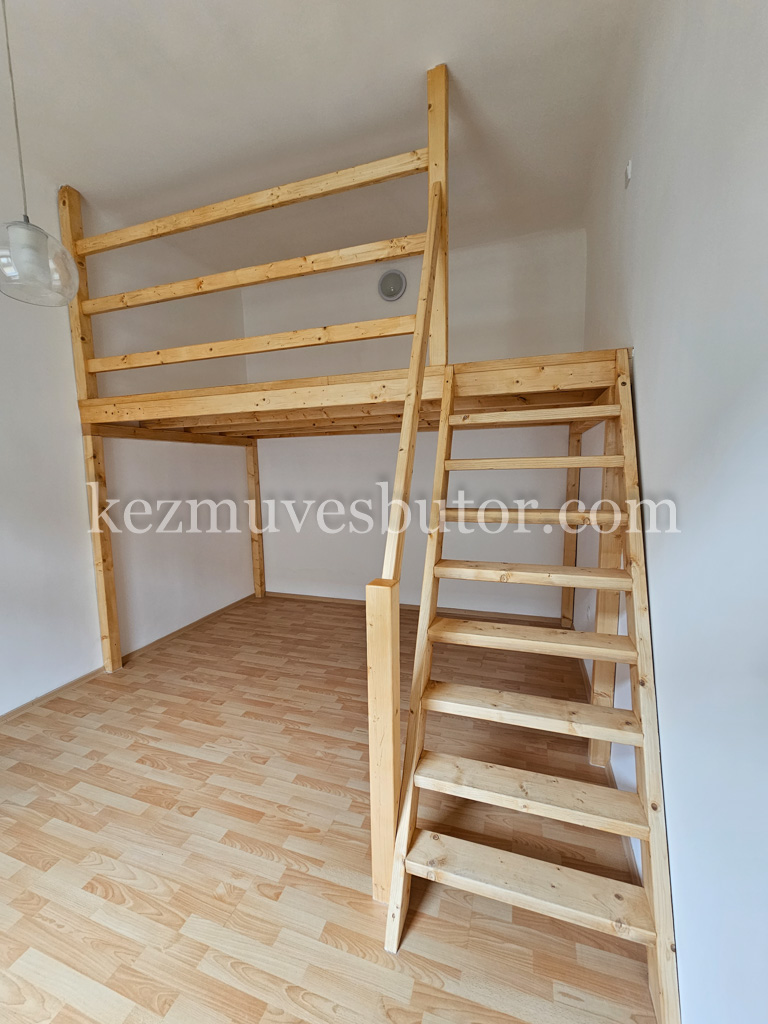 kép Galéria fa lakkozva