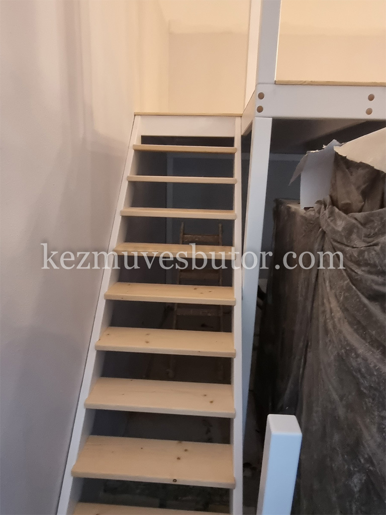 kép Galéria lépcső fából