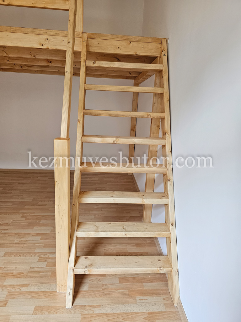 kép Galéria lépcső lakkozva