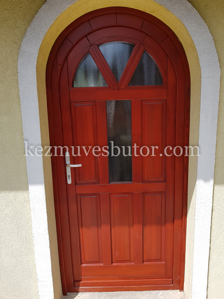 Íves bejárati ajtó kép Íves bejárati ajtó