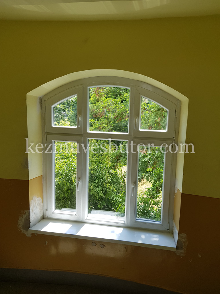 Íves műanyag hőszigetelt ablak