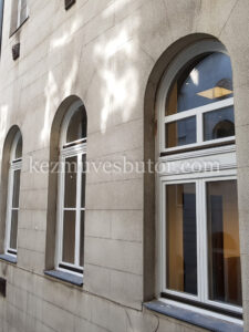 Íves műemlék fa ablakok