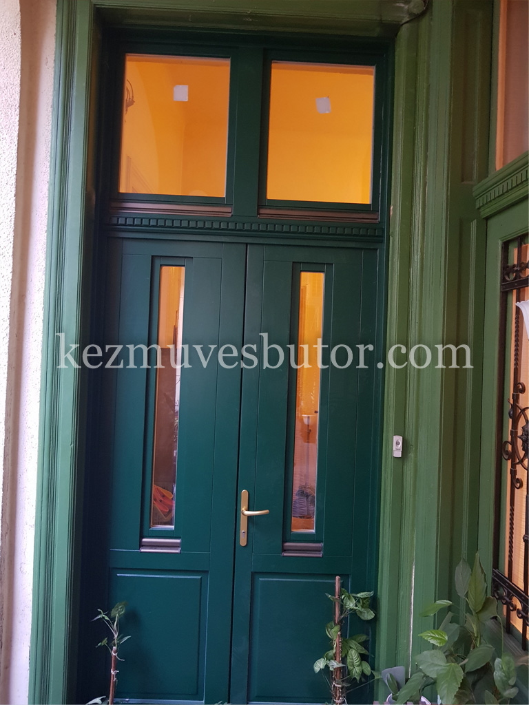 Kétszárnyú fa ajtó nyitható ablakkal kép Kétszárnyú fa ajtó nyitható ablakkal