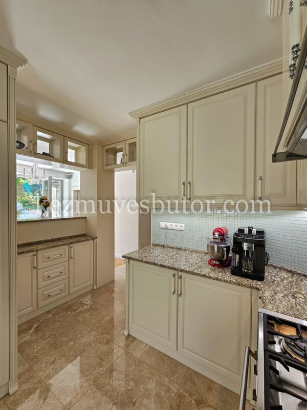 Klasszikus konyhabútor mdf ajtókkal kép Klasszikus konyhabútor mdf ajtókkal