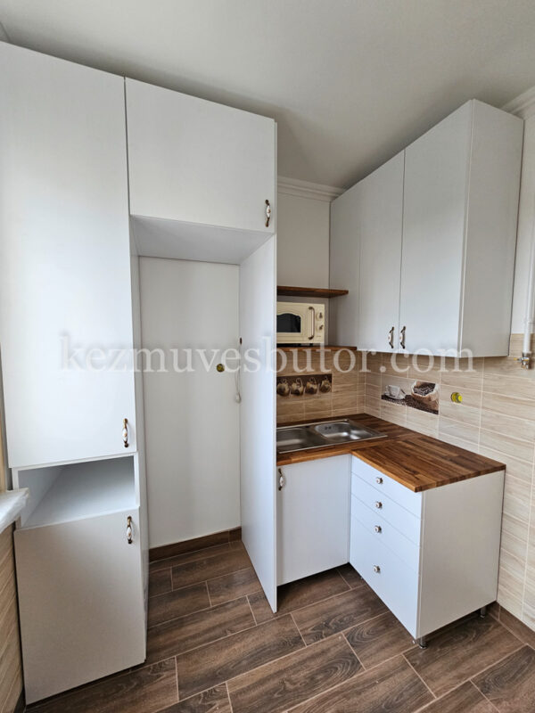 kép Konyhabútor 15.kerületi panel lakásba