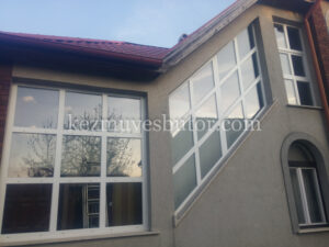 Lépcsőházi ablak fehér