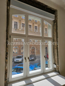 Lónyai fa ablak belső redőnnyel Fa ablak belső redőnnyel Lónyai utcai épületben