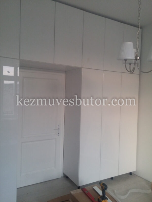 kép Magasfényű gardróbszekrény