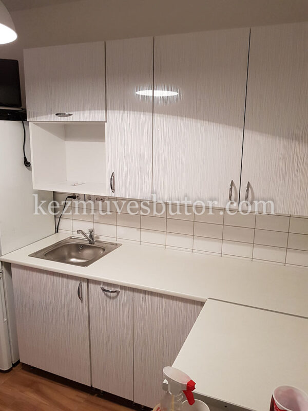 kép Magasfényű konyhabútor nyitott polccal