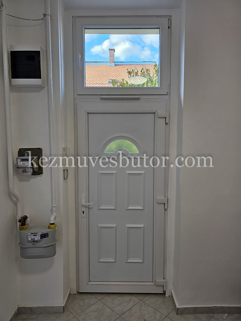 Műanyag bejárati ajtó felülvilágítóval temze kép Műanyag bejárati ajtó felülvilágítóval temze