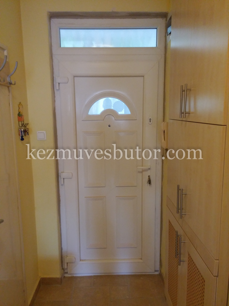 Műanyag bejárati ajtó felülvilágítóval kép Műanyag bejárati ajtó felülvilágítóval