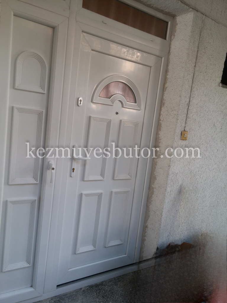 Műanyag bejárati ajtó villanyóra szekrény ajtóval kép Műanyag bejárati ajtó villanyóra szekrény ajtóval