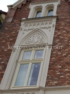 Műemlék ablakok törtfehér színben eredeti