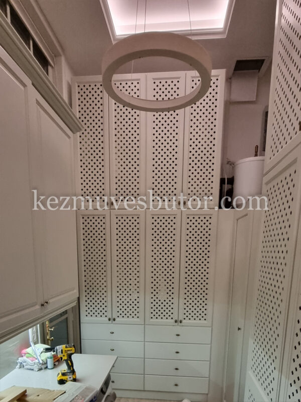 Perforált lemez ajtós gardrób szekrény kép Perforált lemez ajtós gardrób szekrény