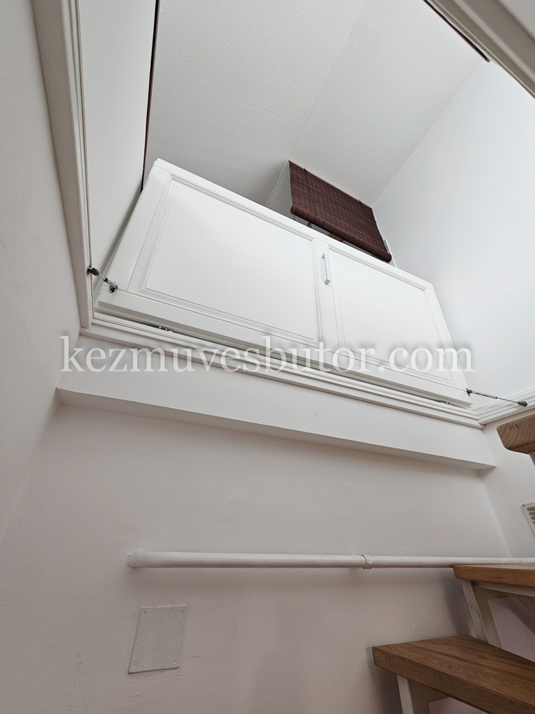 Tetőtér ajtó kép Tetőtér ajtó