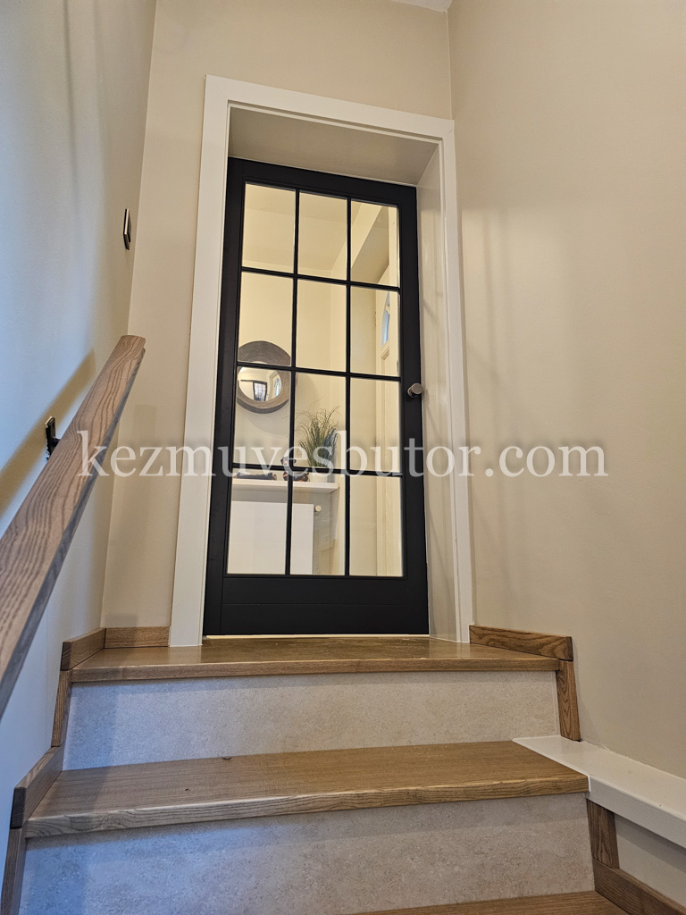 Lépcsős tolóajtó Tolóajtó lépcsőhöz