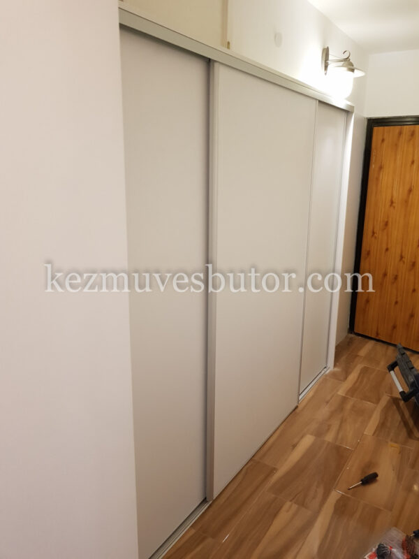 kép Tolóajtós fehér gardrób