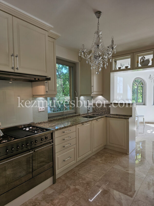 Törtfehér konyhabútor kép Törtfehér konyhabútor