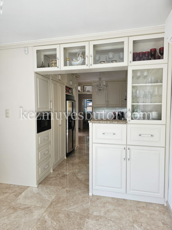 Üveg ajtós konyhabútor kép Üveg ajtós konyhabútor