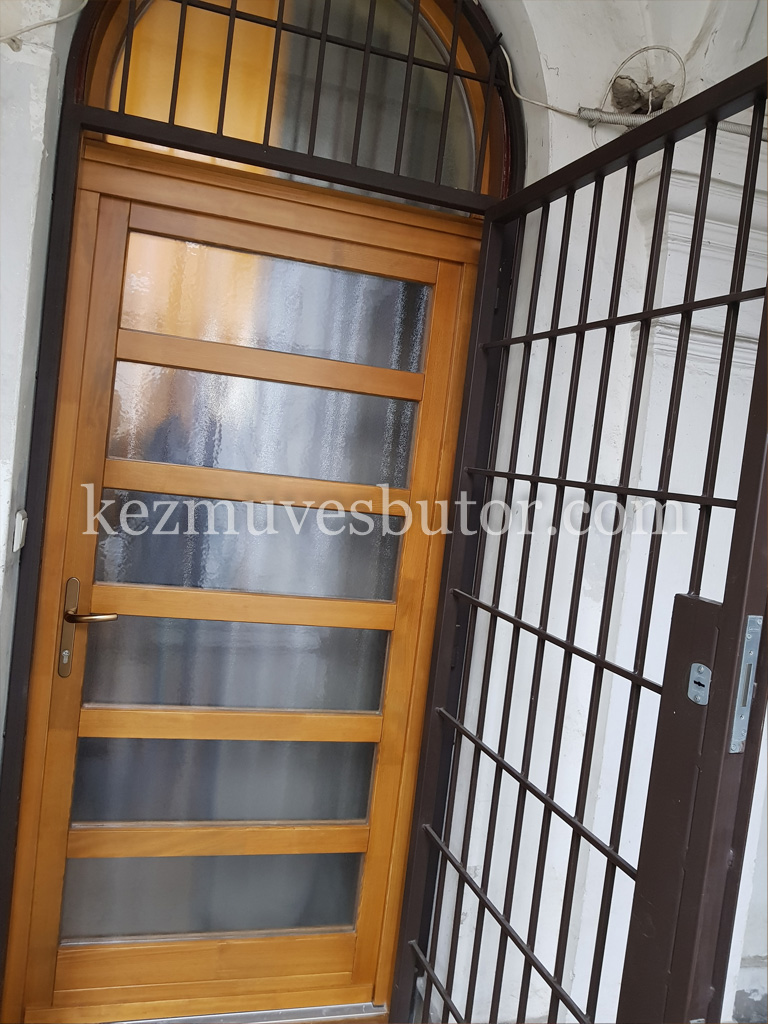 Üveges bejárati ajtó íves felülvilágítóval kép Üveges bejárati ajtó íves felülvilágítóval