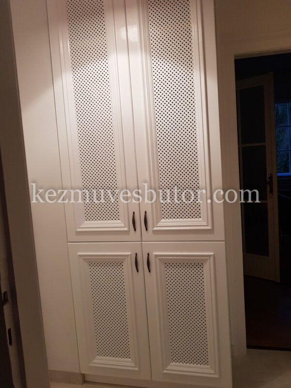 kép Vintage rácsos gardróbszekrény