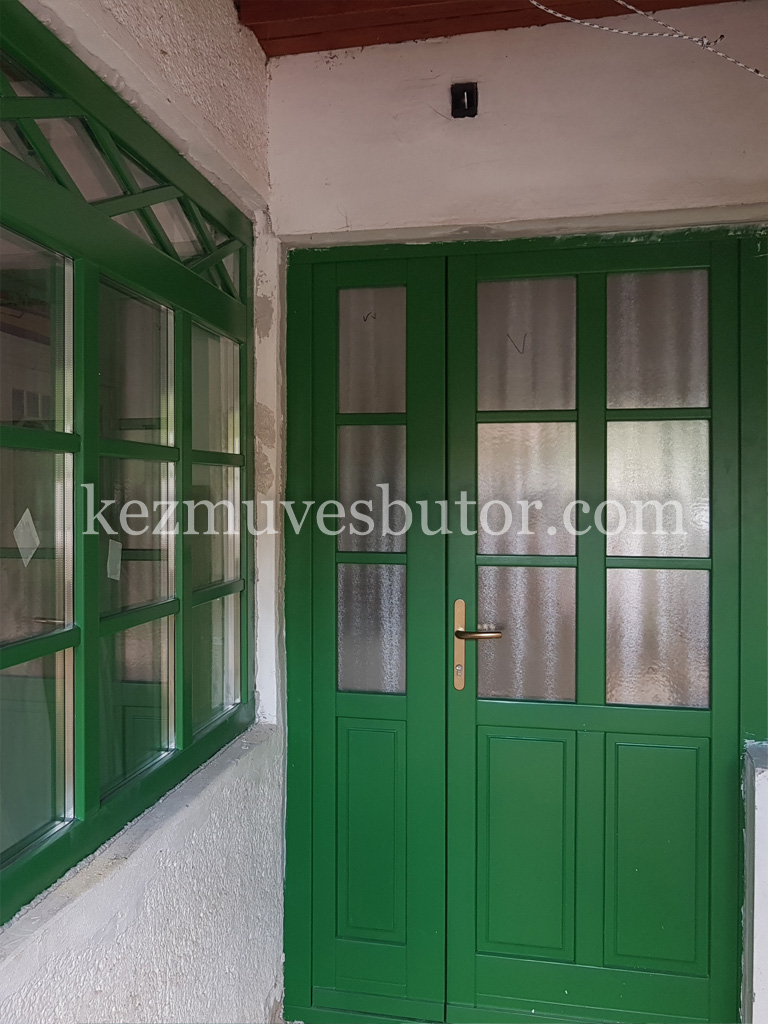 Zöld színű fa bejárati ajtó kép Zöld színű fa bejárati ajtó